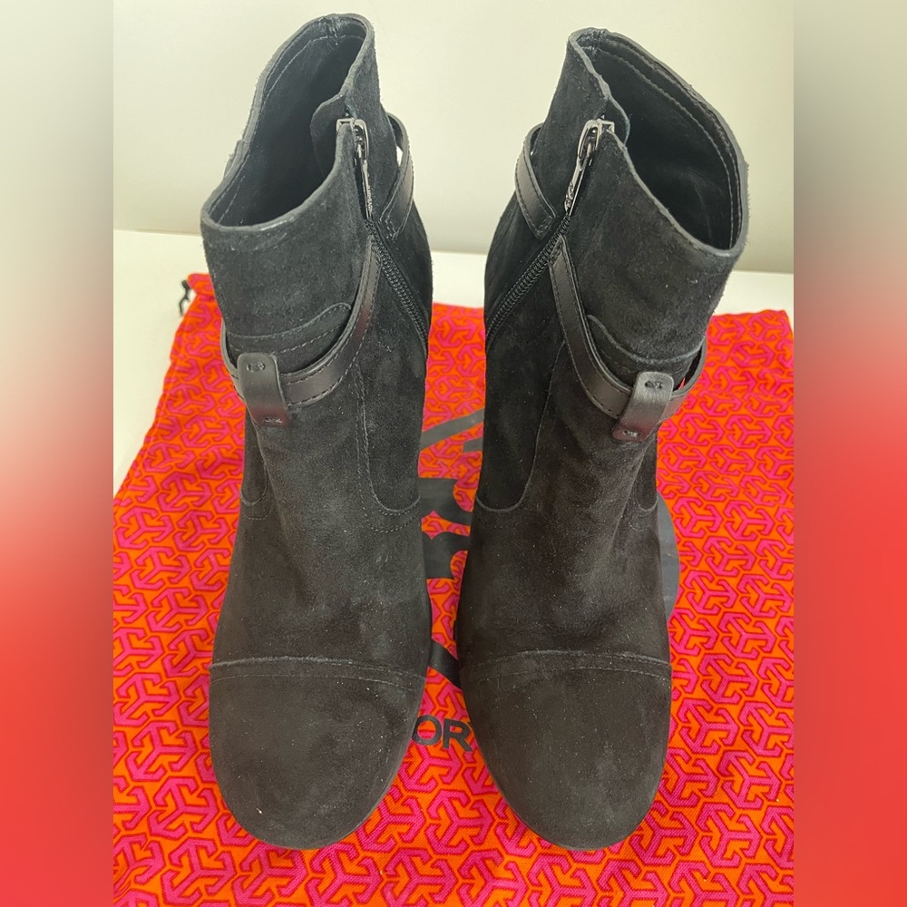 Tory Burch, Stylish Black Ankle Wedge Booties with Chunky Heel and Buckle Accent